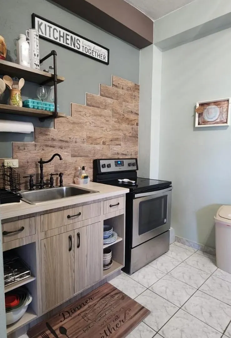 Kassa Wista Azzul: Dual-Level Apartment with Optional Pool Access Hormigueros