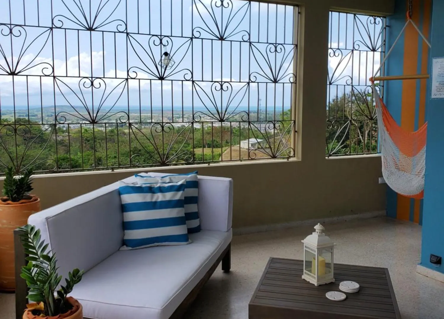 Holiday home Kassa Wista Azzul: Dual-Level Apartment with Optional Pool Access Hormigueros